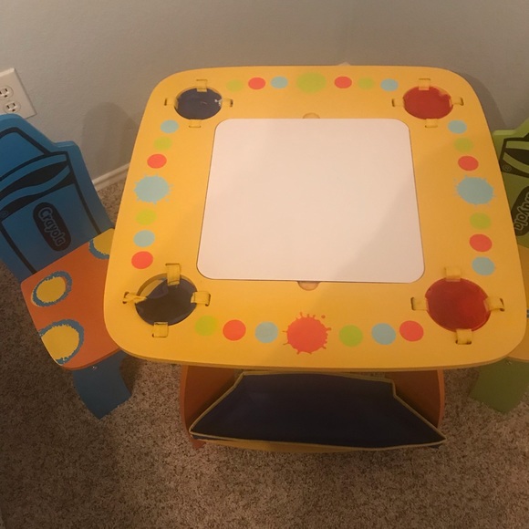 Kids Crayola table and two chairs new never used - Picture 4 of 4